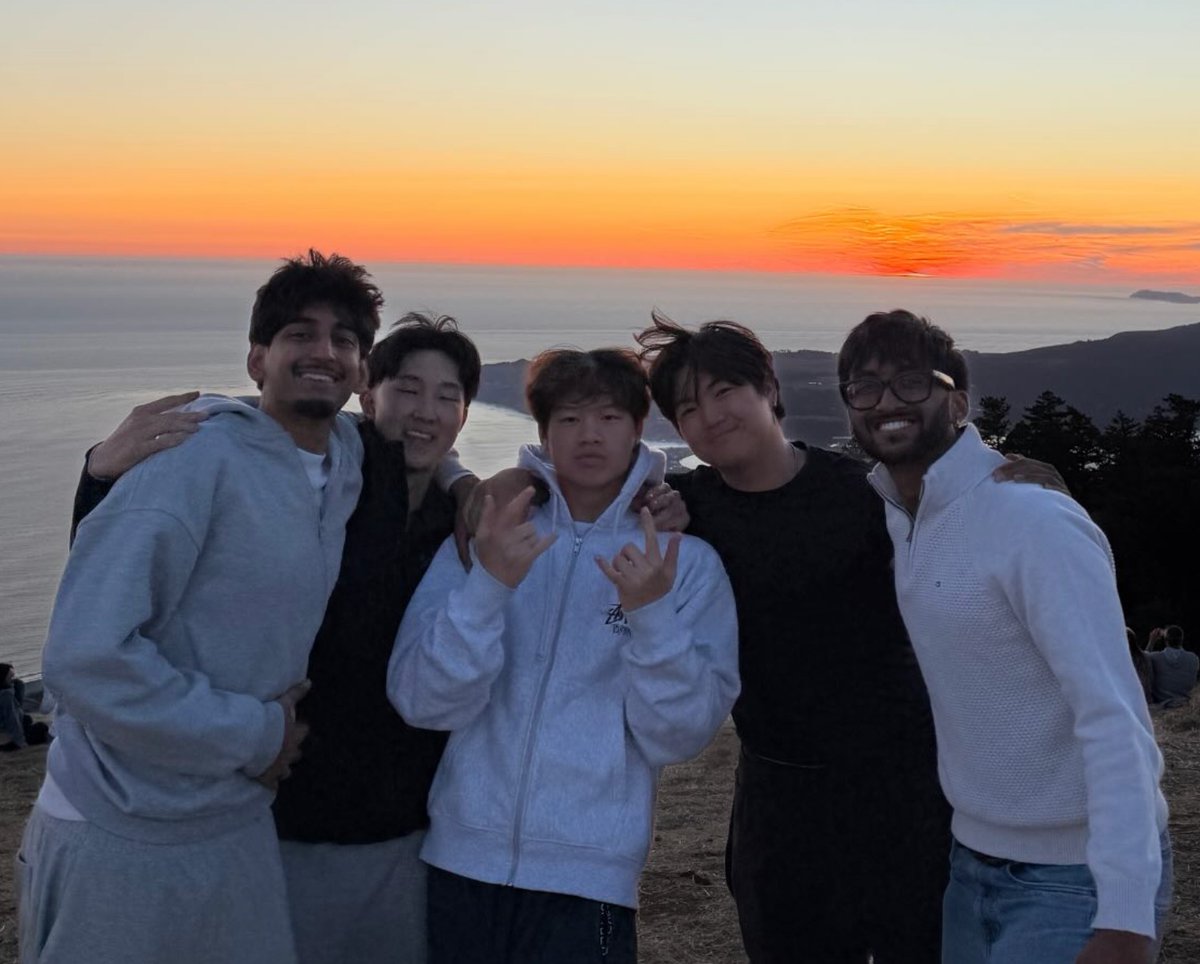 Michaelliangg's tweet photo. Just finished, 3 months in Sf as a growth intern at @sixtyfourai 

here were the results: 
→ 10+ videos
→ 2M+ impressions
→ 3x demos booked per month
→ 26x company ARR

biggest lesson I took away: startups run on high agency individuals, and each of the pieces matters.