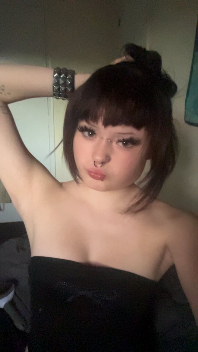 twrynlol's tweet photo. dm me for snap! £7 pics etc😛 #buyingcontent #ukseller #nsfwtwt #nsfw https://t.co/9X1SGyV9vT
