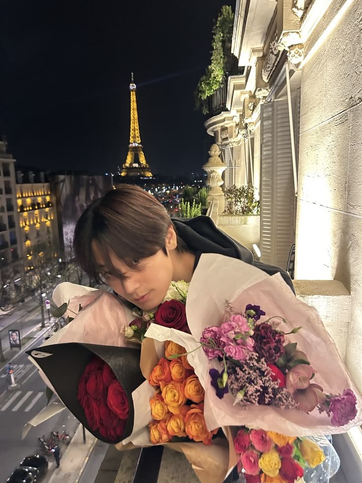 calikyucat's tweet photo. "juyeon hyung's personal color must be paris" 

yes indeed eric https://t.co/OAV2o4PPYX