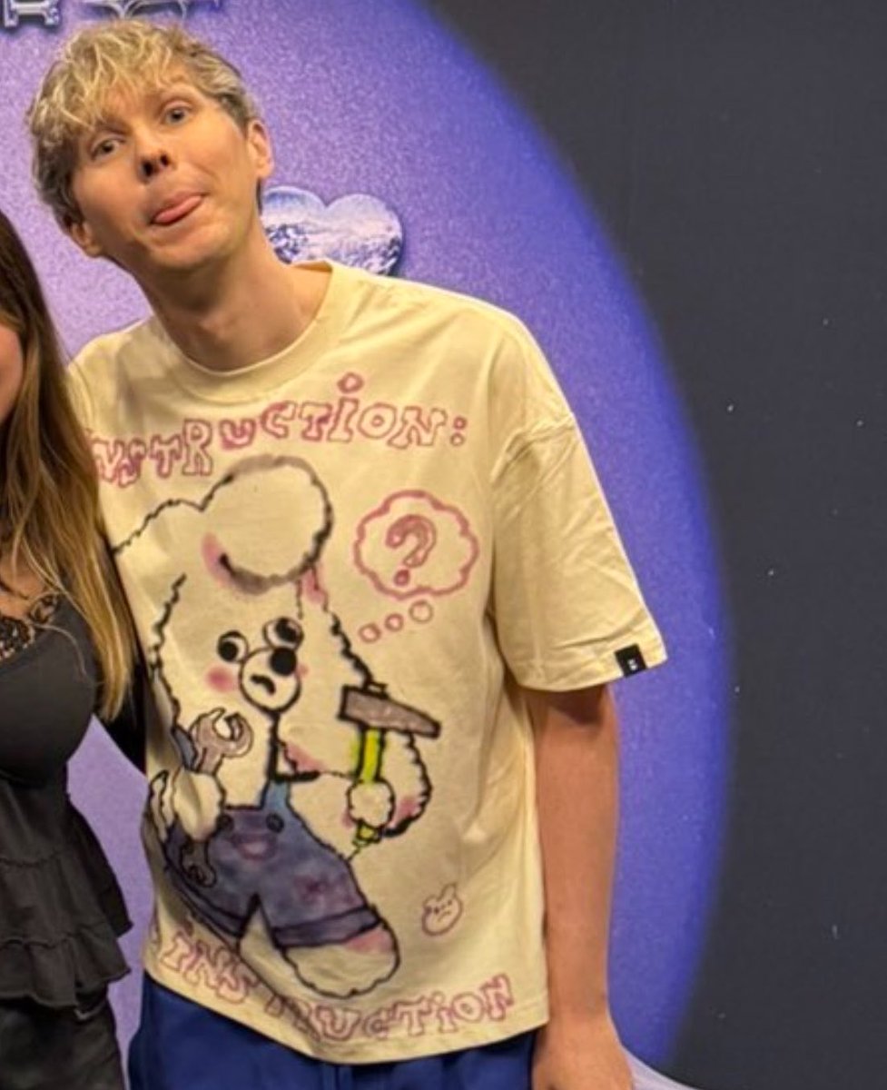 theamazingphil's tweet photo. another shirt has been inducted into the amazingphil hall of fame https://t.co/kV5kvI50Us
