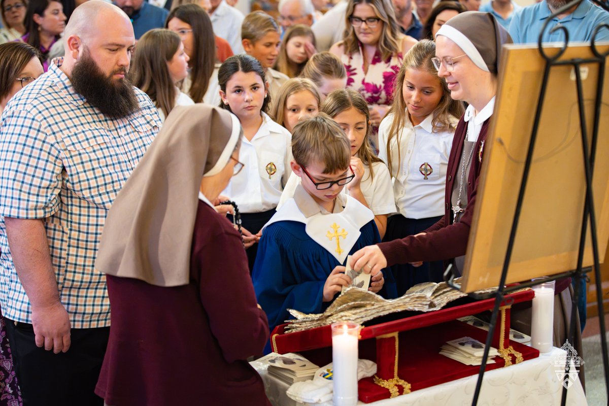 htdiocese's tweet photo. A historical moment in our diocese! The traveling first-class relic of St. John Paul II came to our diocese Sept 18-21.
#htdiocese #stjpii #relic #firstclassrelic #catholic #houmathibodaux @motheradela #sctjm @sctjm_servants #catholiceducation https://t.co/7cnoePrIKT