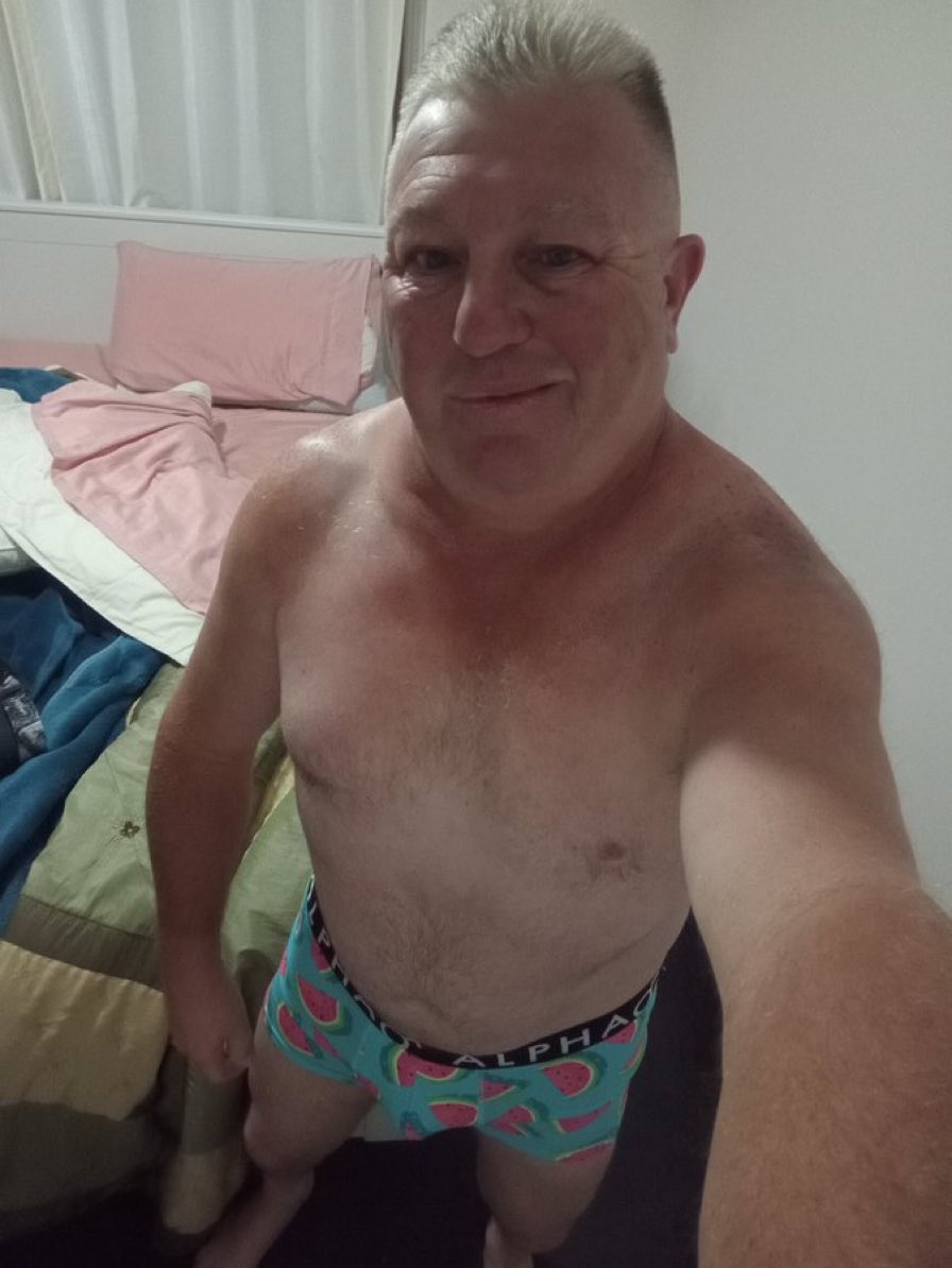 KaptanOmrum's tweet photo. Who’s available for FaceTime? https://t.co/xutaaPp963