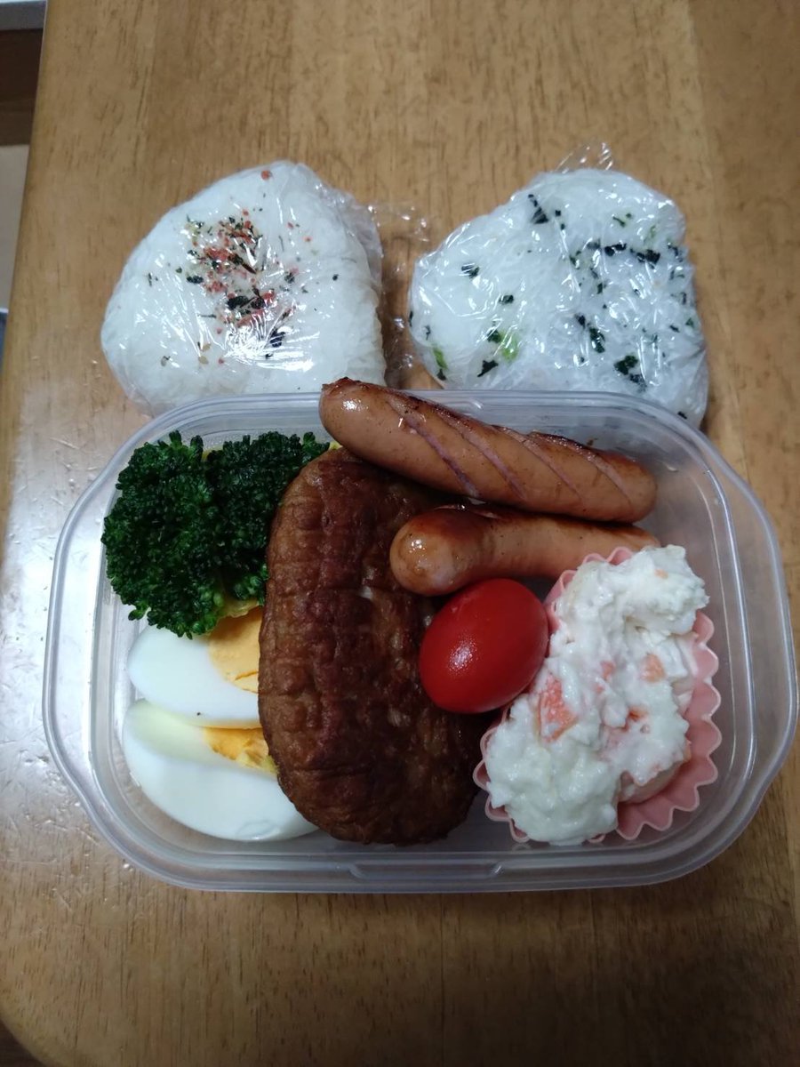 silver_vine_3's tweet photo. 10月1日ダンナのお弁当🍱

今日はマルシンのハンバーグがドーン！
めちゃくちゃ手抜きお弁当です😅

#お弁当記録
#おべんとう
#旦那弁当 https://t.co/Hapw3Df7U5