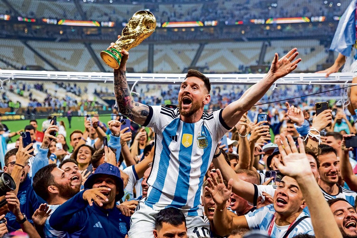 Blaugranagram's tweet photo. ❗During the World Cup, we witnessed one of the ugliest and most vicious campaigns ever directed at a player by Ronaldo fans, while Messi was privately dealing with the pain of knowing his father was fighting for his life, and would eventually pass away. Despite carrying that burden, he still led Argentina from the front, carrying them to yet another back-to-back World Cup final and remaining their best player at 39.

Look at where both stand today. One is walking away as the greatest Argentina legend, loved, celebrated, respected and hailed like a true hero. The other one is embroiled in turmoil with his own national team, leaving on a bitter note once again.  

Both endings reflect the paths they took. Leaving with dignity and knowing when it is time to walk away is something every footballer should understand. There really isn't much more to say.