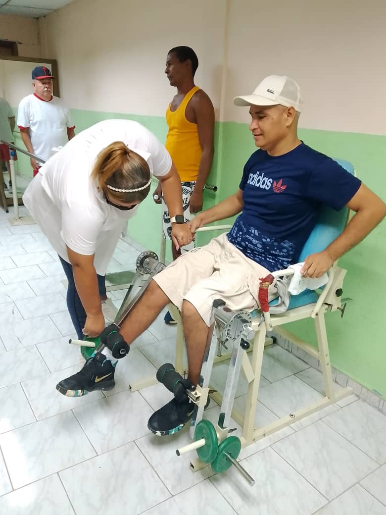 cubacooperaven's tweet photo. El latido de la salud y la solidaridad recorre todo el Estado Sucre. 🩺 Desde Arismendi, Libertador, Mejías y Bermúdez, nuestros especialistas y enfermeros entregan el alma en cada servicio: emergencias, terapia, fisiatría, ecografía, oftalmología y rehabilitación. #CubaPorLaVida https://t.co/qegY30sM5i