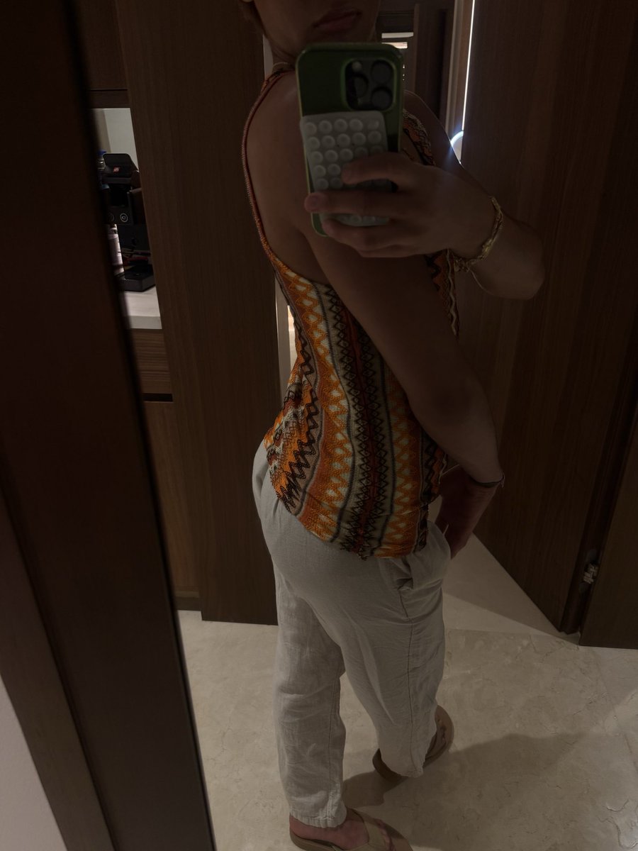 slimbblx's tweet photo. mirror time #mlm #gay #twink https://t.co/3rArX7GaKY
