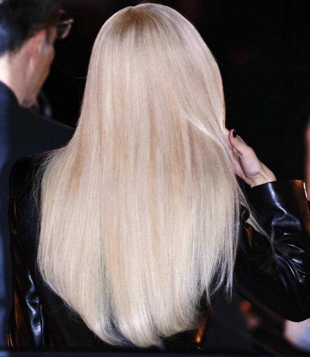 shehroz_ra2442's tweet photo. I really want to know her hair routine likeee having such strong and healthy hair even after bleaching it so much is nothing short of magic fr https://t.co/3hbWR8fpa3