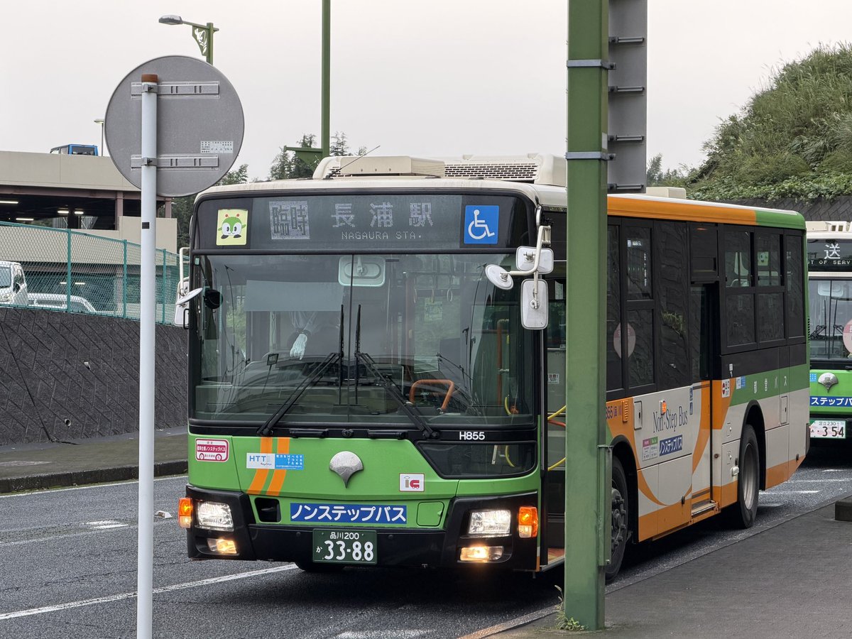 2990246's tweet photo. 都営バスに感謝
長浦駅から始発が姉ケ崎駅に向けて出発
小湊バスと並んでるのはちよっと感動
#内房線 #袖ケ浦 https://t.co/bXtHV1olGb