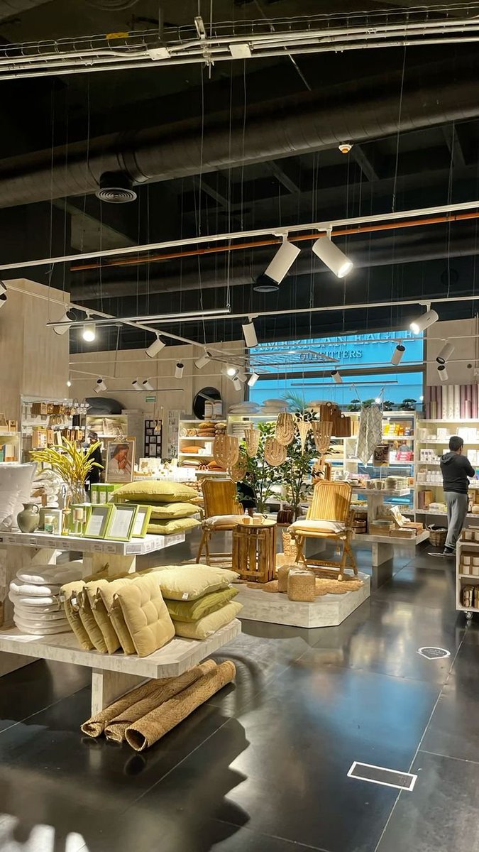 gshkto's tweet photo. comprando umas coisinhas pra decorar o ap https://t.co/EKFXSE0tsK