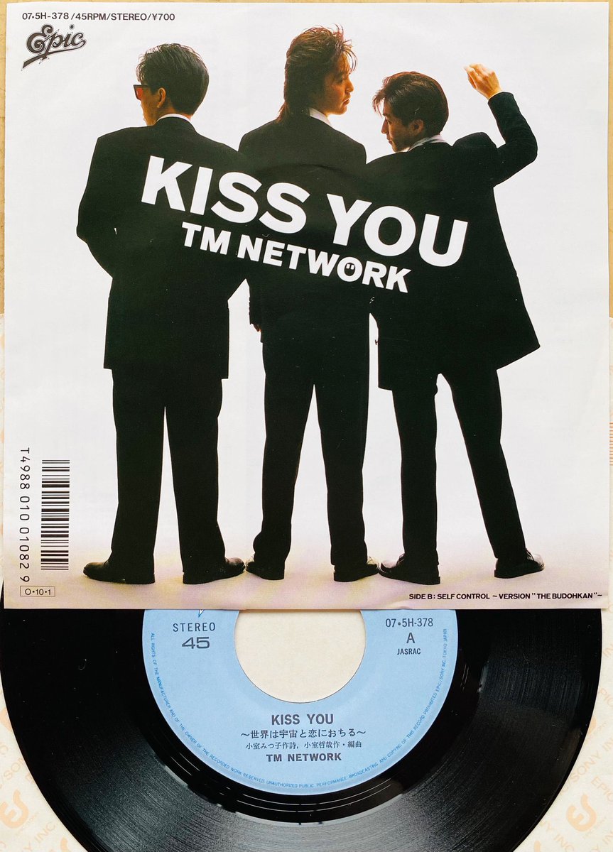 Limited_Night_'s tweet photo. 【今日は何の日】

TM NETWORK
『KISS YOU 世界は宇宙と恋におちる』発売 
（1987年10月1日） https://t.co/8qfbYvaa1r