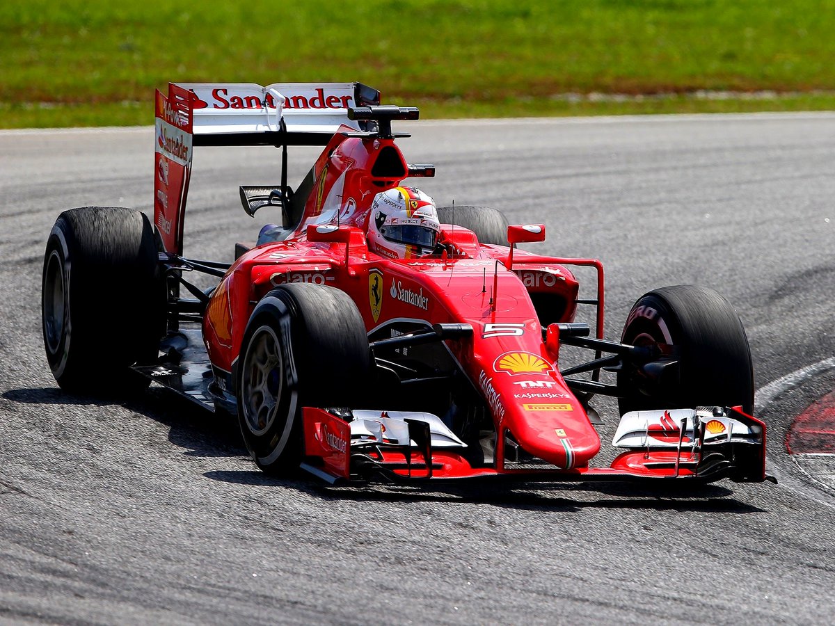 F1Freme's tweet photo. Se liga nesse Freme 📸 

Sebastian Vettel 🇩🇪 Com a Ferrari SF15-T  no GP da Malásia - Sepang 🇲🇾 2015
#F1 #BahrainGP #F1Freme https://t.co/1egfJHeNGb