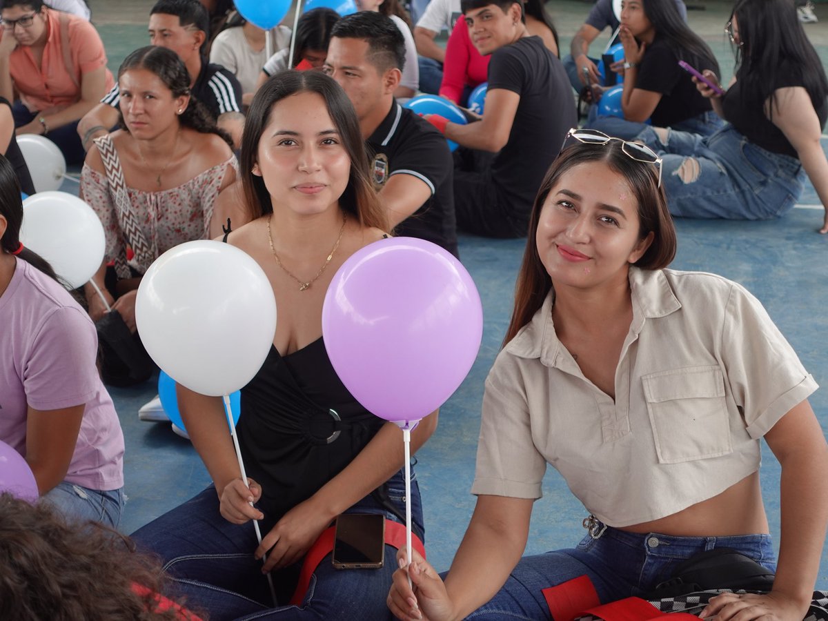 GoberManabi's tweet photo. En #Portoviejo, se desarrolló un diálogo con jóvenes en Acción, liderado por la gobernadora @avalleec para conocer sus experiencias, aprendizajes e inquietudes.

Los jóvenes compartieron cómo ha sido su participación en este programa impulsado por el presidente @DanielNoboaOk https://t.co/P33mWhyhvE
