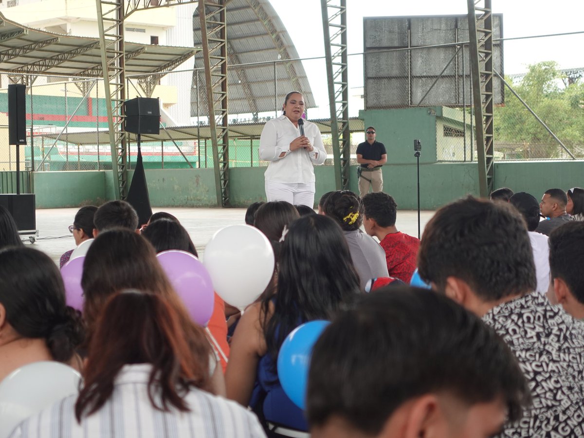 GoberManabi's tweet photo. En #Portoviejo, se desarrolló un diálogo con jóvenes en Acción, liderado por la gobernadora @avalleec para conocer sus experiencias, aprendizajes e inquietudes.

Los jóvenes compartieron cómo ha sido su participación en este programa impulsado por el presidente @DanielNoboaOk https://t.co/P33mWhyhvE