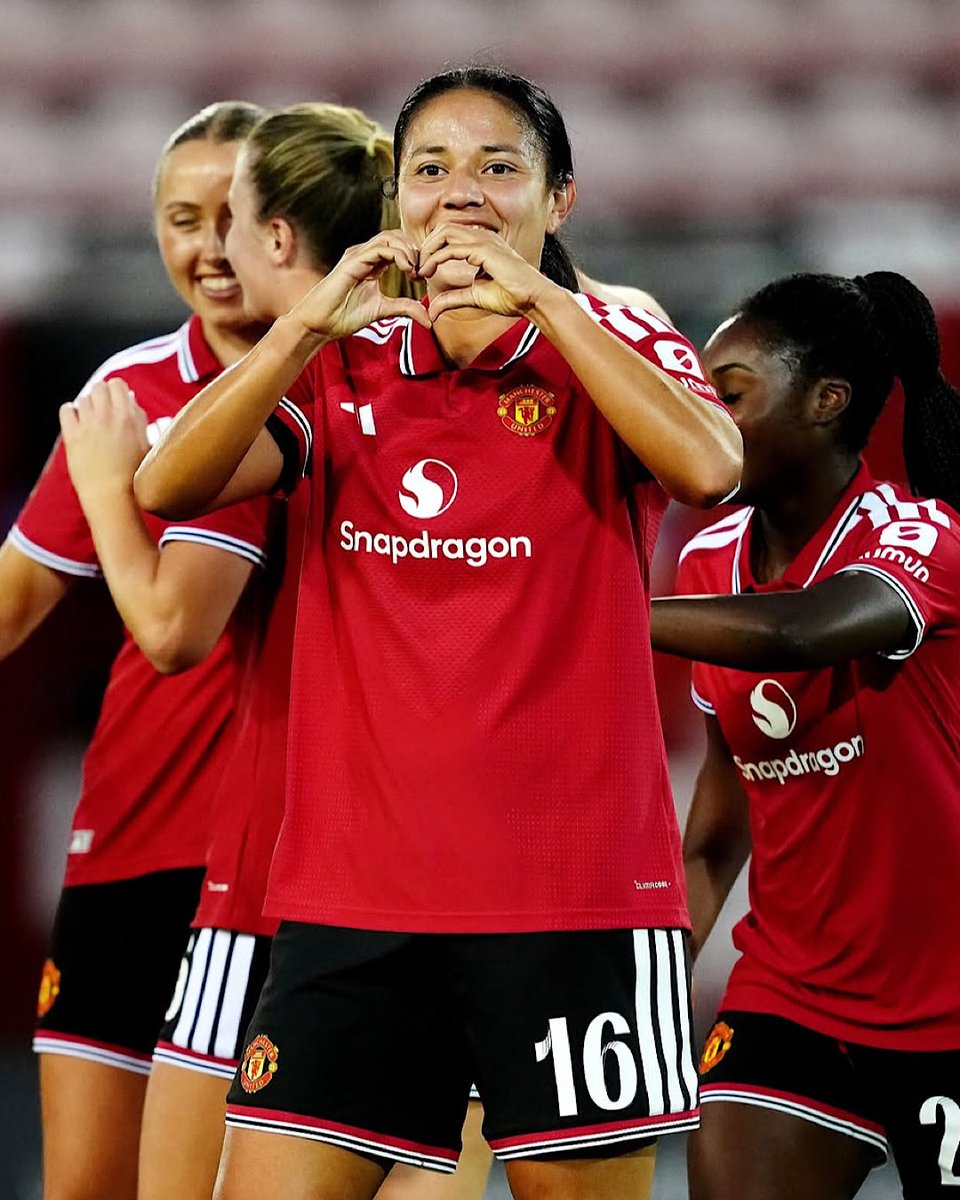 Antonio_Nelli's tweet photo. Rebeca Bernal sigue brillando con el #ManchesterUnited

⚽️ Anota gol en la goleada 5-1 sobre el #Durham por la #WomensSuperLeague https://t.co/EYI3H9dAQ8