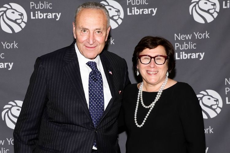 viperjohn8's tweet photo. @mokhanhim Chuck Schumers Wife https://t.co/vBI3c9kUhI