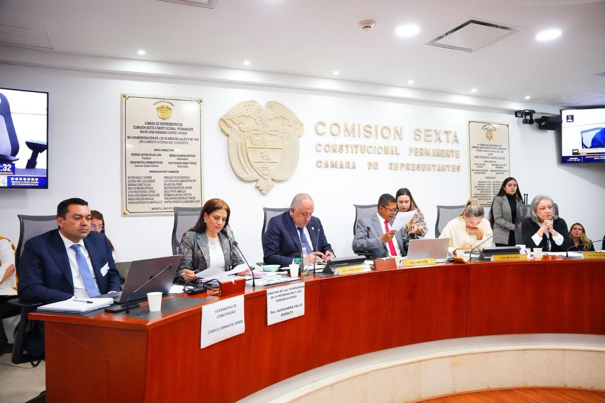 NatalyVelezL's tweet photo. ¿Y qué es el FUTIC? Es una de las principales herramientas que tiene el Estado para financiar conectividad, cerrar la brecha digital, fortalecer la televisión pública y lograr que más colombianos puedan acceder y aprovechar la tecnología. Por eso estas cifras importan. https://t.co/UlRQDQatl7