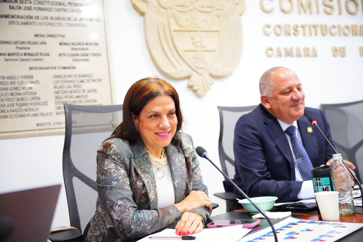 NatalyVelezL's tweet photo. Valoro que la ministra haya llegado a este debate con un diagnóstico técnico y claro de los problemas que encontró. Ahora viene lo fundamental: corregir, priorizar y ejecutar bien.
Desde la Comisión Sexta nuestro papel será hacer seguimiento para que la inversión en TIC se convierta en conectividad estable, mejor cobertura, servicios de calidad, transformación digital y oportunidades reales para las regiones.