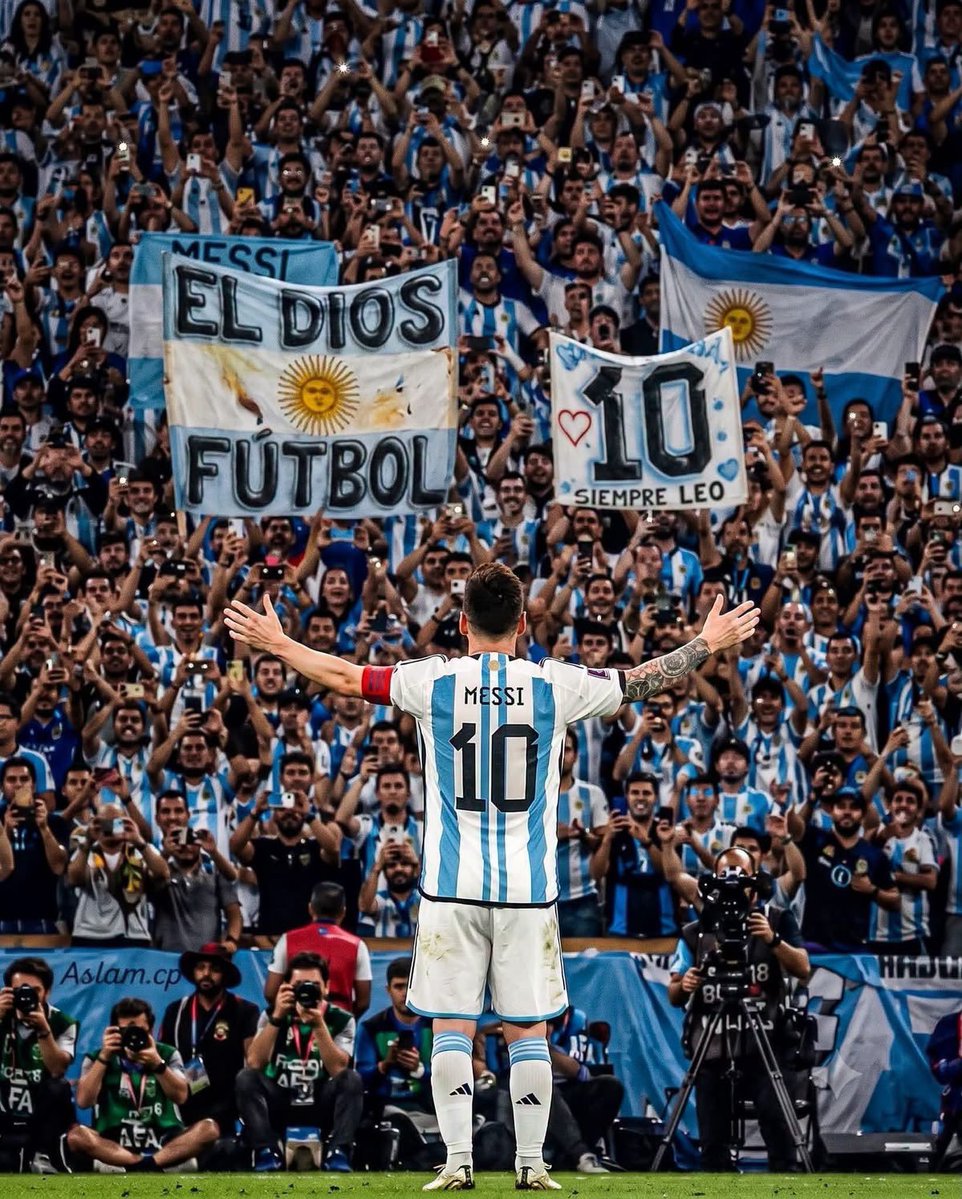 PrincelyOgoh's tweet photo. He came he saw, he conquer &amp; left the stage for the next generation. A through legend of the game. 

Thank you for all the good memories MESSI https://t.co/Gew0ZXBraG