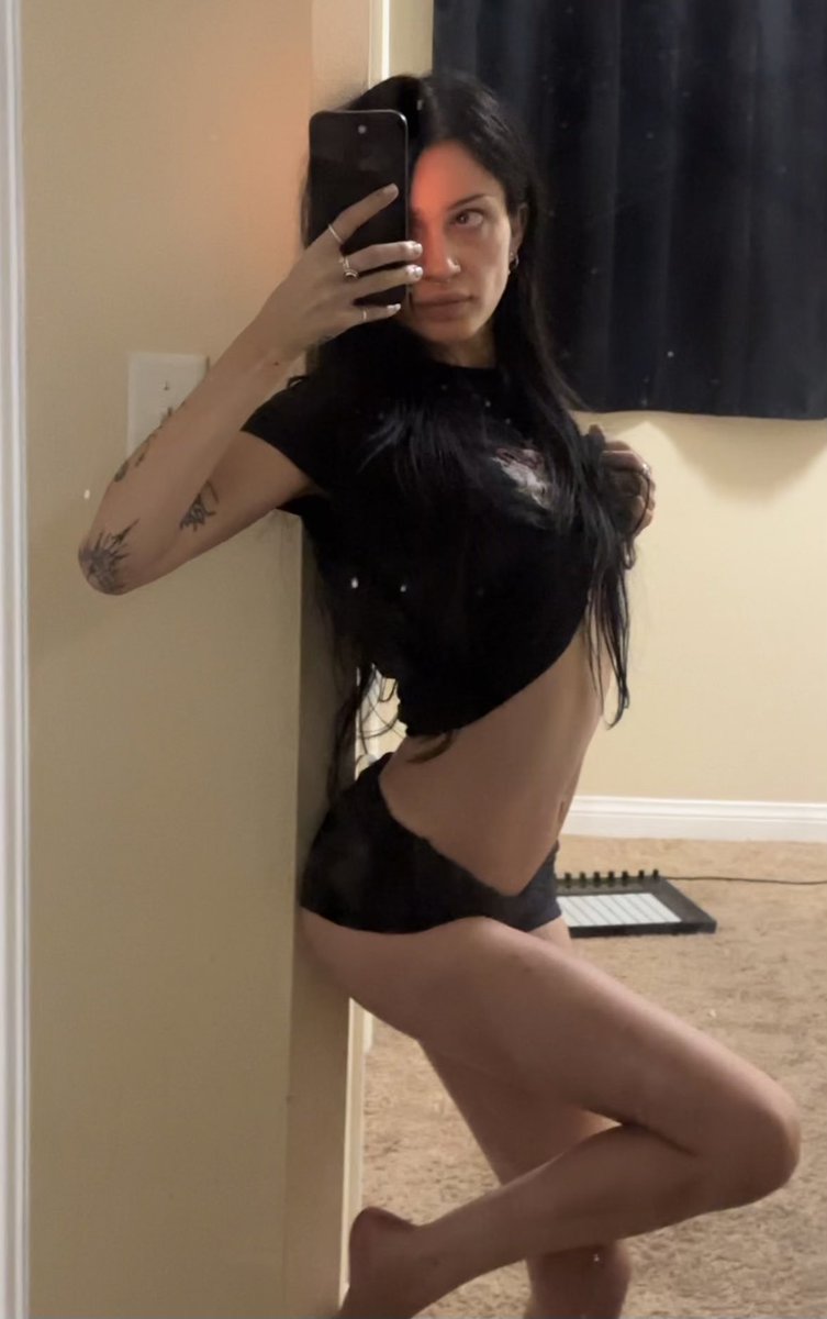 Leilagrips's tweet photo. let me help u wind down 😈🤍 https://t.co/lYrryTGN5N
