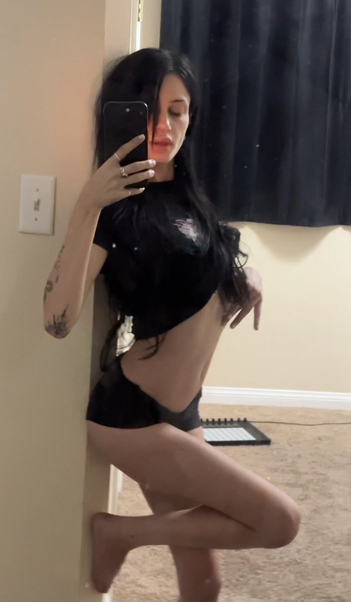 Leilagrips's tweet photo. let me help u wind down 😈🤍 https://t.co/lYrryTGN5N
