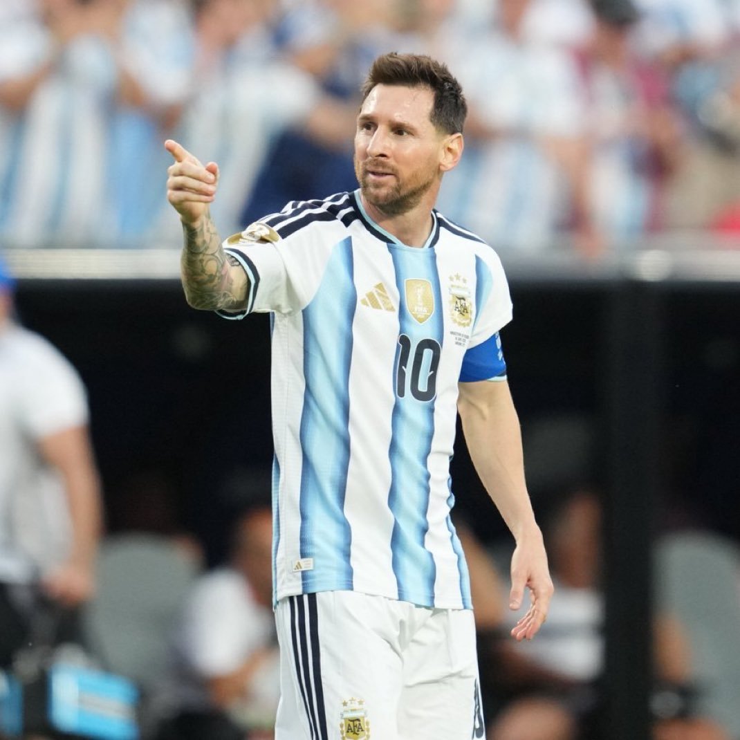 IwatchFootbal's tweet photo. Posting Messi alone will give u 2k likes https://t.co/9IqLYGAMjq