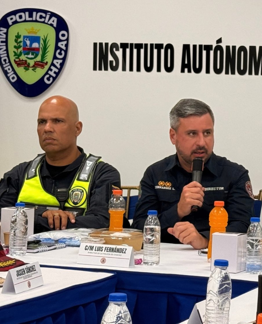 luisgonzalofer's tweet photo. #Entérate | Durante la actividad se evaluaron los planes de patrullaje preventivo, el despliegue de los #CuadrantesDePaz y los mecanismos de acción conjunta orientados a consolidar la seguridad de las comunidades. #30SEP26 https://t.co/HJZtzzWPVm