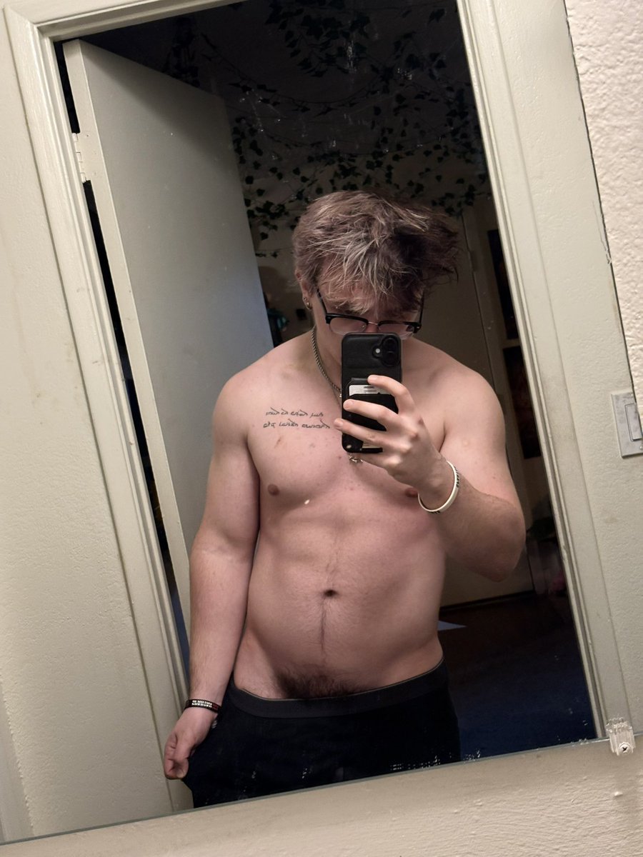 patr0nk's tweet photo. I need to lock in at the gym more https://t.co/UBNpgrIUjj