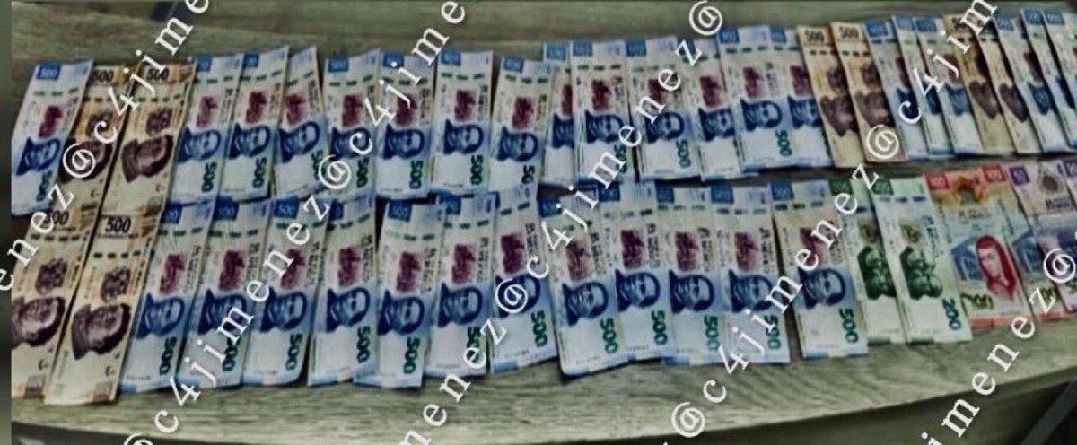 liderfiscal's tweet photo. #URGENTE Todos estos billetes de $500, algunos de 200 y 100…es dinero que @alitomorenoc le ha robado al pueblo de México!!!

Gracias a un empleado de cocina, que le robo al ladrón de Alito en las oficinas donde despacha hoy sabemos que quien señala de corrupción y nexos con el narco es el que delinque y saquea a nuestra nación!!

Ayúdenme a etiquetar a Alito Moreno para que no pierda detalle de los mensajes que los mexicanos le quieren entregar…¿Ahora que dice el Mondrigo #TraidorAMexico? 

#UrgenteCOMPARTAN #RTMasivo 👇🏼👇🏼👇🏼👇🏼👇🏼👇🏼👇🏼👇🏼