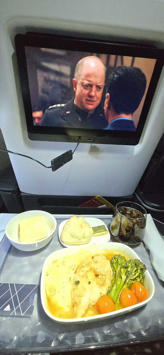 patstravelrevu's tweet photo. @Delta #A321neo #FirstClassMeal and Snack #SAN to #DTW https://t.co/zZXcN4dU4V #inflightmeal #airplanefood #airlinemeal #travel #luxurytravel #aviation #avgeek #Delta #DeltaAirlines #FirstClass #patstravelreviews https://t.co/OC5XvIrWDo