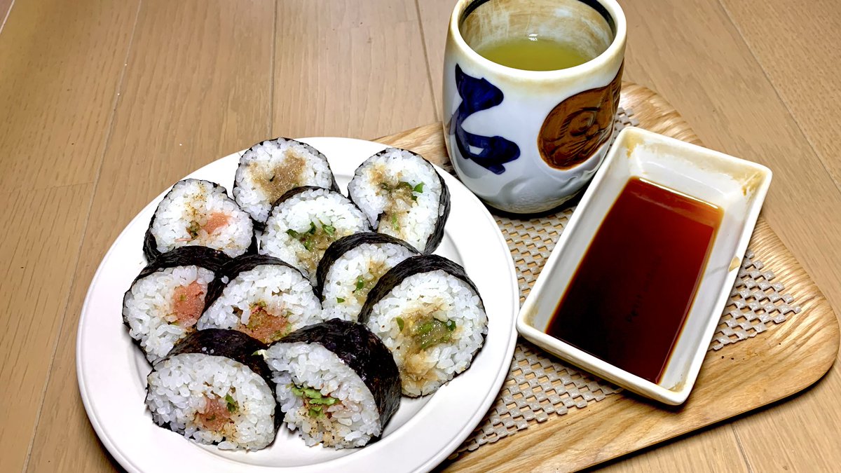 tm_zumi's tweet photo. 昨日の夕食に作った 寿司酢を混ぜたご飯で巻物📜
　中はマグロ🍣のタタキとタラコ、共にそばの芽🌱の彫み。
　B型出社は午後だから、のんびりゆっくり食します。

…10月の始まり、まぁ来週の旅の地域情報だけ検索🔍で過ごします。

 そばの芽🌱 (ルチン) https://t.co/848vidZtRw