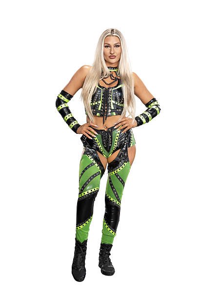 izzisglamour's tweet photo. okay but how could you leave out this gag @izzi_wwe https://t.co/uswgiKKxnQ