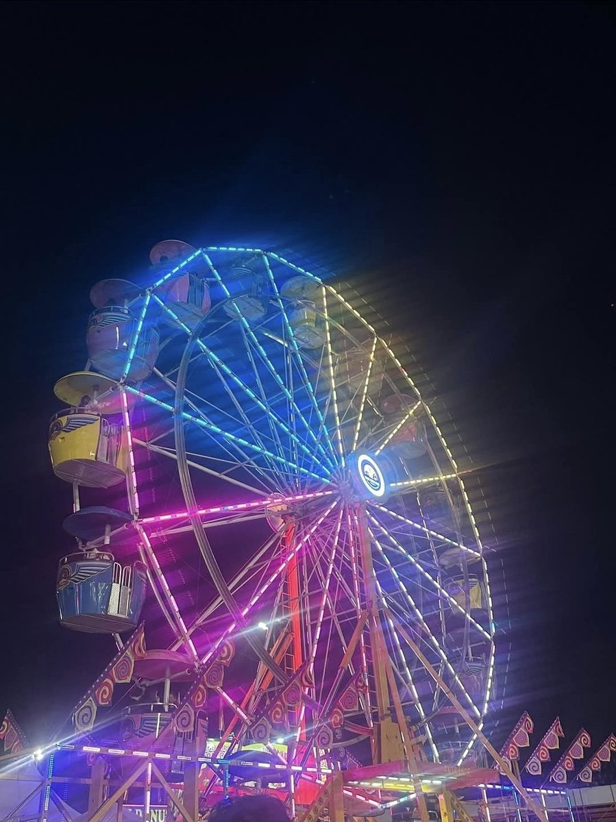 urfavmamav's tweet photo. Its fair season🎡🎠 https://t.co/jOXQ8BHD1O