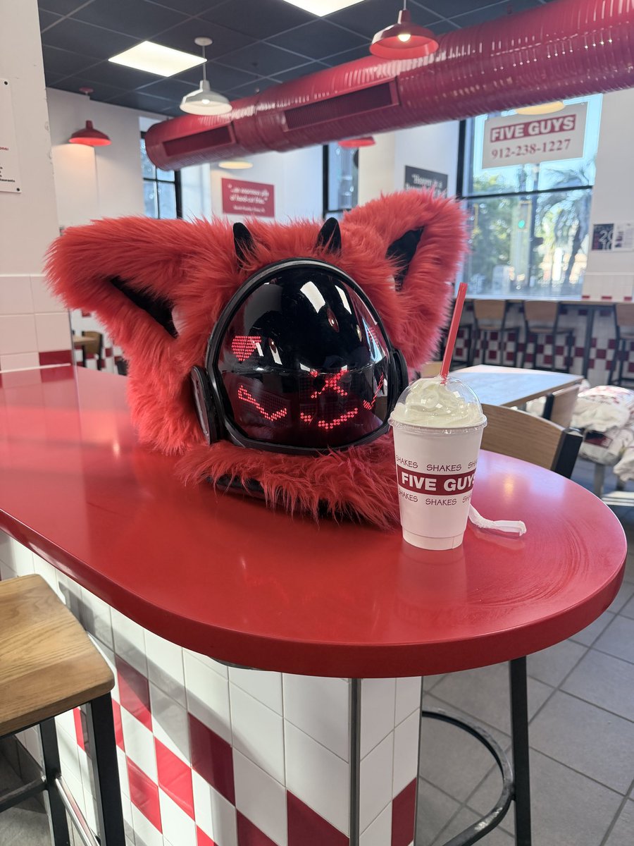 xxxtoasterz's tweet photo. went to five guys but there was no five guys :( https://t.co/nzUy5z1t0R