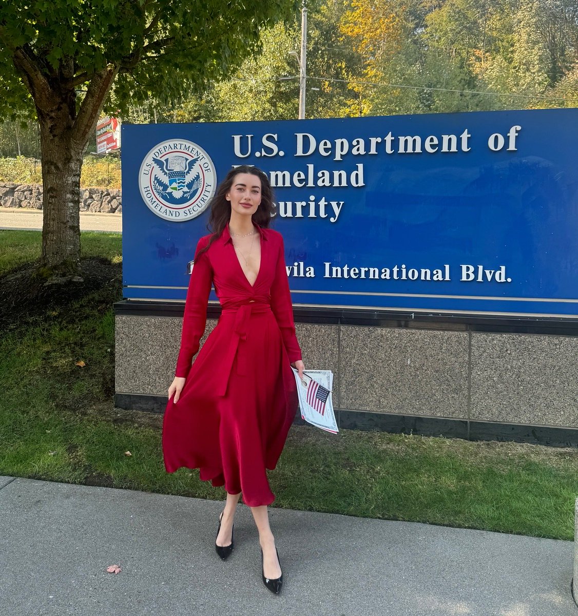 TheJadeWarwick's tweet photo. September 2025. 
1 year ago, I became an American citizen! 🤍 https://t.co/9c4Q0wDguf
