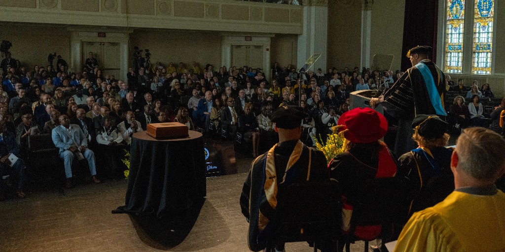 UWM's tweet photo. In honor of Chancellor Gibson's inauguration, the #UWM community celebrated with a book drive, a roller-skating disco party and a drone show, leading up to the inauguration ceremony and reception. Read more: https://t.co/K85Ygil8Xk https://t.co/M9EL7LE5mw