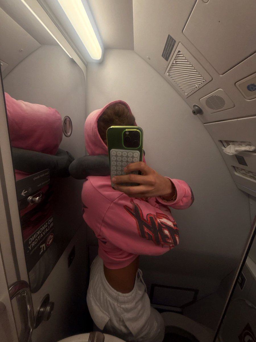 slimbblx's tweet photo. i need a new seat 💺 #mlm #gay #atl #twink https://t.co/AzmMepcAIa
