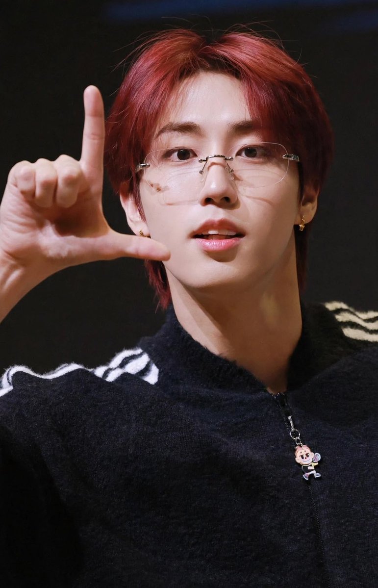 hanpvnk's tweet photo. han jisung é lula https://t.co/KfMgVlSwSH