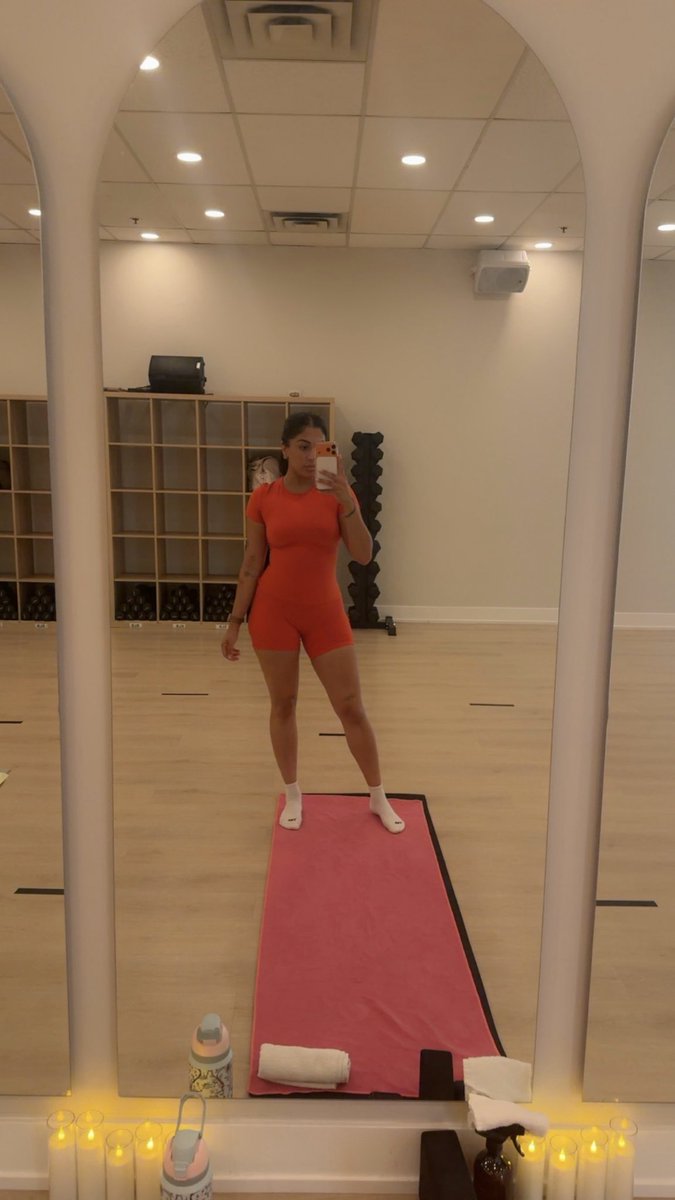 BRATTYARIA444's tweet photo. My life is literally Pilates, take advantage of weak idiots, shop and sleep. I love it. https://t.co/8otO8fLwJ3