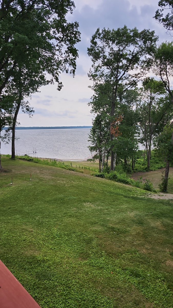 GeorgeVancc1's tweet photo. Perfect for working view! https://t.co/shKaI5FR5l