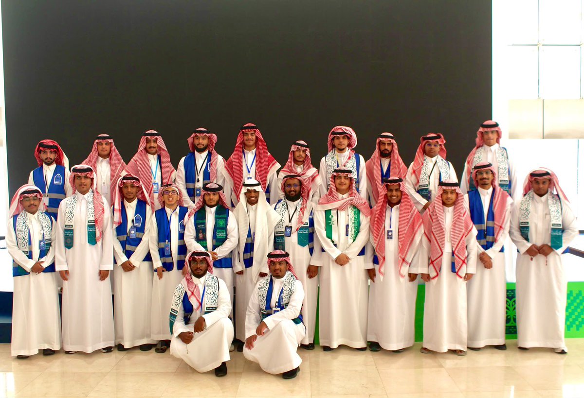 2MXK27's tweet photo. سعيد بمشاركتي مع فريق وهج التنظيمي في تنظيم حفل اليوم الوطني السعودي الـ96 🇸🇦
وفخور بمساهمتي ضمن رؤساء المركز الإعلامي💙
#نتوهج_معاً https://t.co/vU0IBbM5Nq