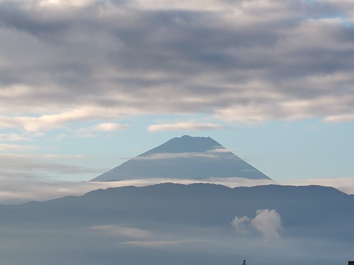 mshkakm's tweet photo. #朝活
#みつを

おはようございます☀
久しぶりのよい天気☀
富士山も綺麗に見えました🗻
今月のみつを‼️
本当の自分って
自分でもわからない。
仕事している時って
幸せなのかな〜⁉️
う〜ん・・・。
家でのんびり
過ごしているときが
1番幸せな私です😝
平穏な日々が世界中で
続きますように🛐 https://t.co/MJdhK3Egoi
