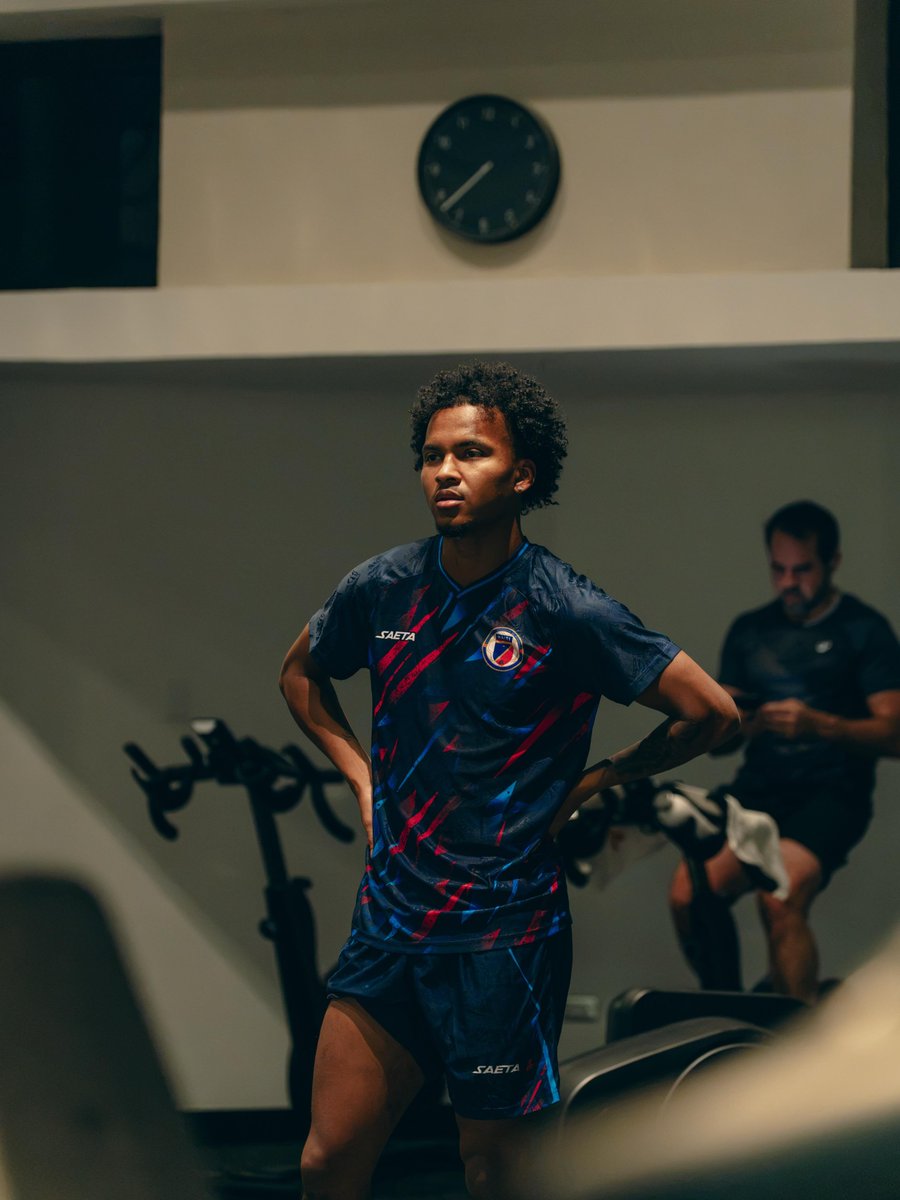 HaitiSportU's tweet photo. Kèk foto dènye antrenman Grenadye yo, avan match demen an kont Repiblik Dominikèn !⚽🇭🇹

©FHF https://t.co/T2iVuqAuFN