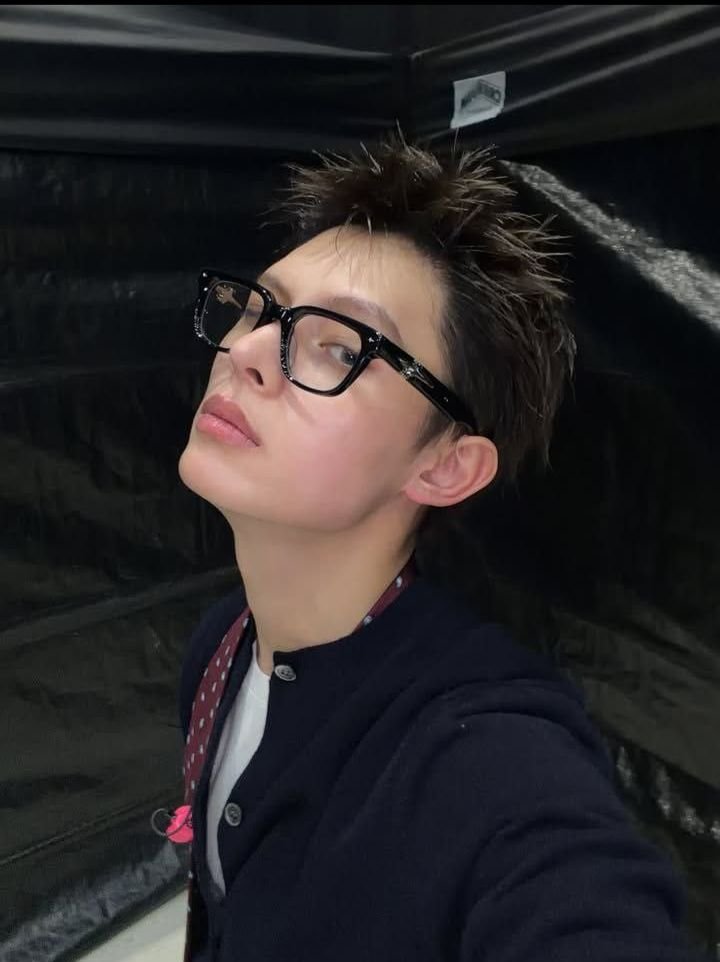 zhoyufanjms's tweet photo. #James glasses do it better https://t.co/BaeuNNlBGd