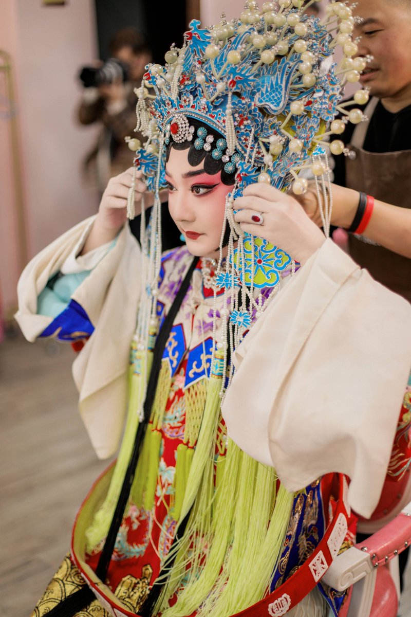 jacob_aura__ae1's tweet photo. [Browsing opera u0026 silk satin vibes—feels like stepping into a classic oriental story!]， https://t.co/RyosmYC6uy