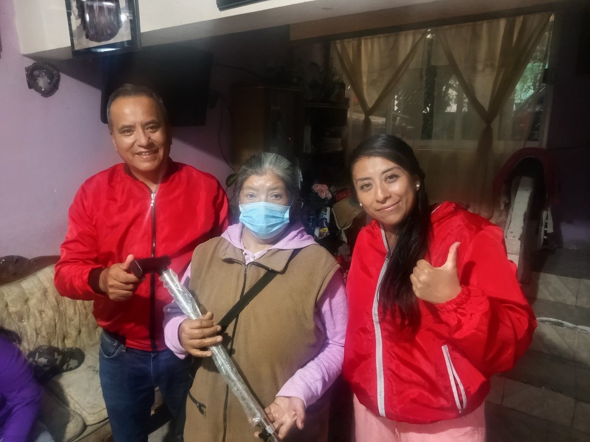 VICTORG34518098's tweet photo. Visité la Colonia Lázaro Cárdenas Tercera para escuchar de primera mano las necesidades, inquietudes y propuestas de las y los vecinos. No hay mejor guía para nuestro trabajo que la voz de la gente. ❤️

Entregamos apoyos de nuestro programa de bastones CNC totalmente gratuitos. https://t.co/2iqjzK67Kh