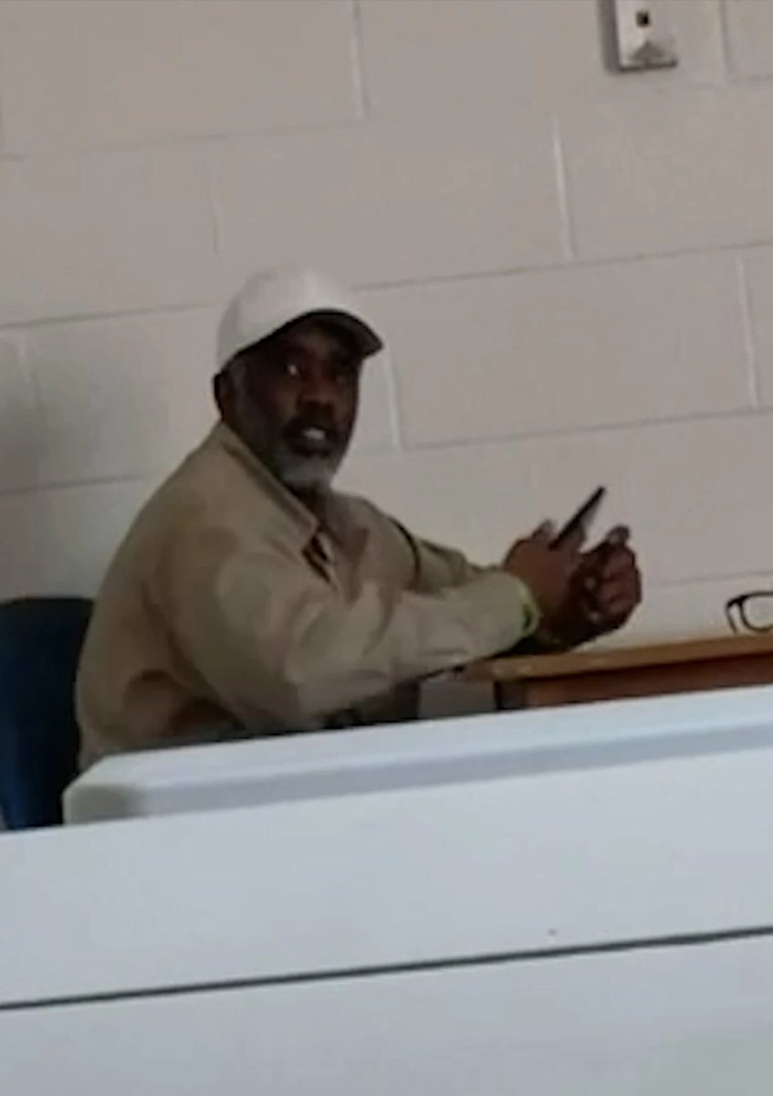 InternetH0F's tweet photo. Diddy reportedly spends thousands of dollars every month to ensure his life in Fort Dix is a life of luxury

Diddy in prison receives:
▪️ Massages
▪️ Nude photos
▪️ Hennessy

He also has men do his laundry, make his bed, clean his toilet and cook him special meals https://t.co/qPWEygetSs