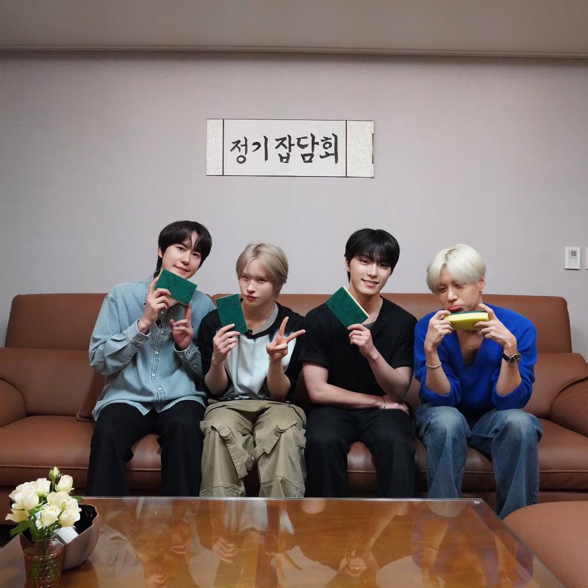 wonubliss's tweet photo. dino on the small talk club! https://t.co/bWh9tY7trU