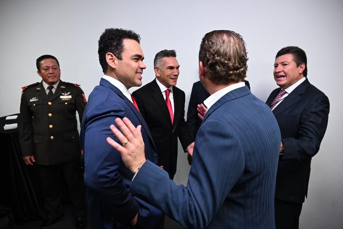 PabloAnguloB's tweet photo. Felicito a mi amigo @AdrianDeLaGarza por su Informe de Gobierno. 👏

Estoy seguro que vienen grandes cosas para Nuevo León y su gente. 🤝 https://t.co/ue3MuvYK7K
