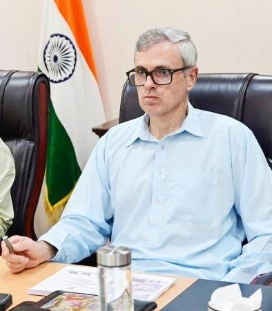 Travelsofofs's tweet photo. @razibkhan Also the Chief Minister of Kashmir is a half-white guy born in Essex. https://t.co/Sl6PuYlpSZ