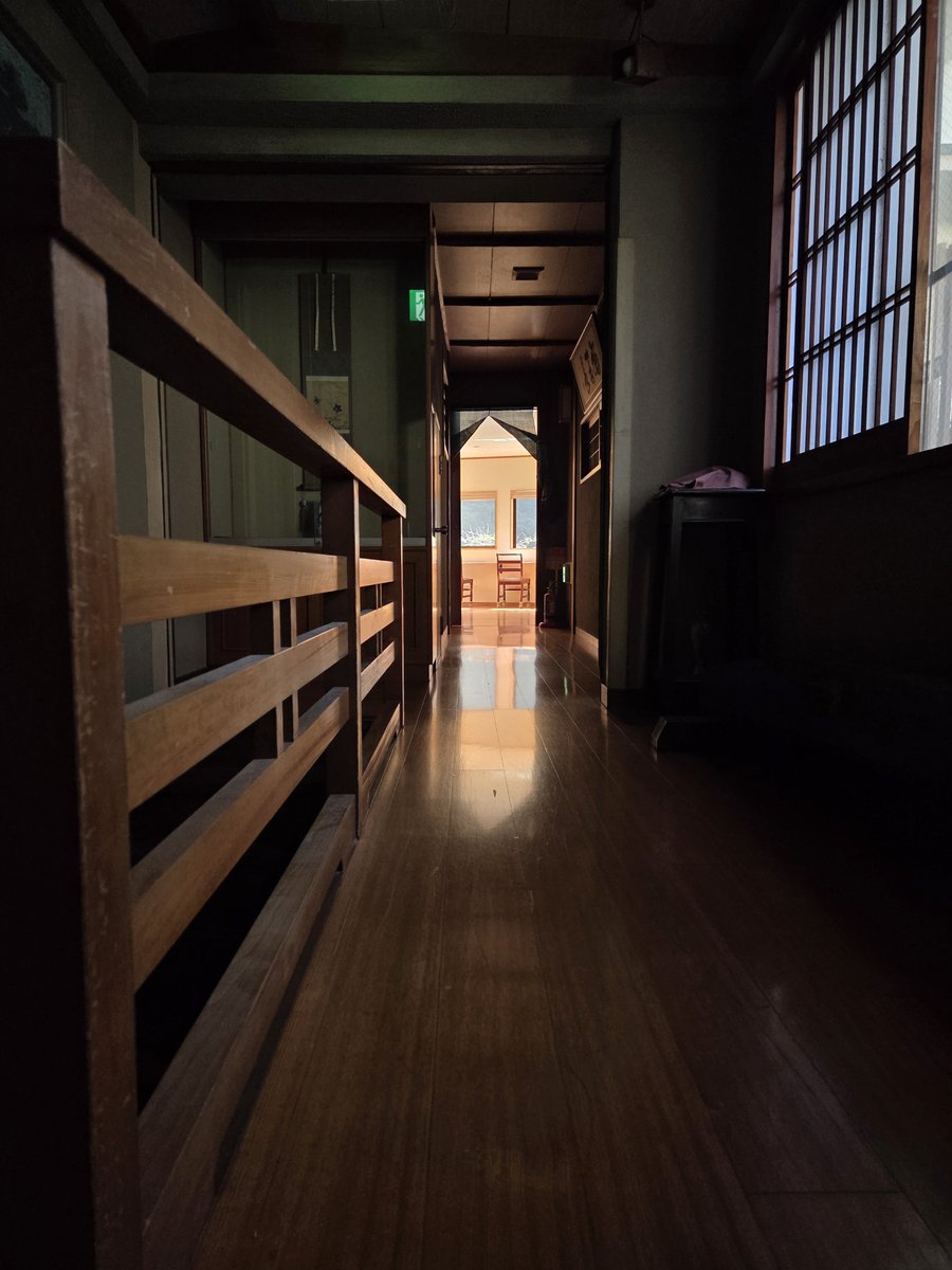 tsutaya_inn's tweet photo. おはようございます。
今日から10月ですね。日中も徐々に涼しくなってきました。
弊館にも秋風が吹き込んでおります。
#城崎温泉 https://t.co/iP9CFVARPq